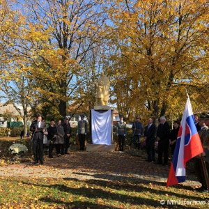 Minister Gajdoš odhalil v obci Veľké Kozmálovce pamätnú tabuľu venovanú obetiam 1. a 2. svetovej vojny