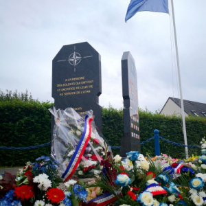 Spomienka vo francúzskom Calais na všetkých, ktorí obetovali svoje životy v službe pod vlajkou NATO