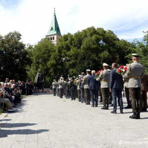 Minister obrany Peter Gajdoš si v Bratislave pripomenul 74. výročie Slovenského národného povstania 