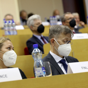 Odovzdanie žiadostí o predloženie ponúk na dodanie novej pásovej a kolesovej techniky pre OS SR (2)