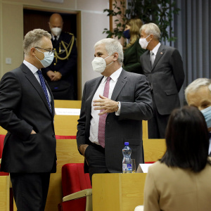 Odovzdanie žiadostí o predloženie ponúk na dodanie novej pásovej a kolesovej techniky pre OS SR (9)