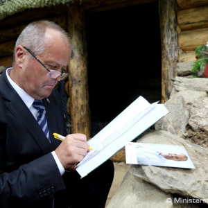 P. Gajdoš: Zrekonštruovaný partizánsky bunker nad obcou Malinová bude občanom pripomínať, že sloboda nebola zadarmo