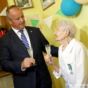 Viera Stehlíková sa vo veku 95 rokov stala oficiálne vojnovou veteránkou, trúfa si byť aj ministerkou obrany