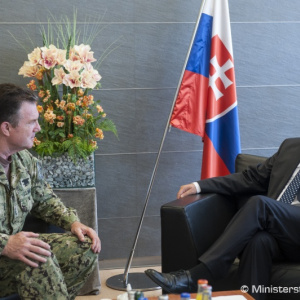 Minister Gajdoš a náčelník Generálneho štábu OS SR genpor. Zmeko rokovali s viceadmirálom C. J. Kilrainom