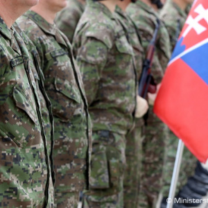 Minister Gajdoš odovzdal vojakom ďalšia dva vrtuľníky Black Hawk, využívať ich budú aj na pomoc v krízových situáciách