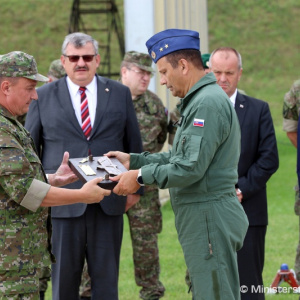 Minister Gajdoš odovzdal vojakom ďalšie dva vrtuľníky Black Hawk, využívať ich budú aj na pomoc v krízových situáciách