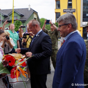 Deti zo Svidníka oslávili svoj sviatok s vojakmi 
