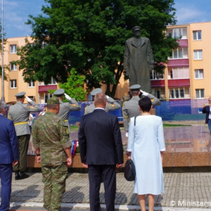 Deti zo Svidníka oslávili svoj sviatok s vojakmi 