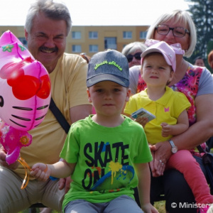 Deti zo Svidníka oslávili svoj sviatok s vojakmi 