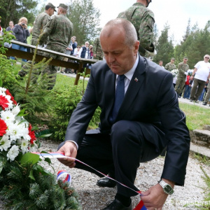 Minister Gajdoš si pod Muránskym hradom uctil pamiatku obetí 2. svetovej vojny