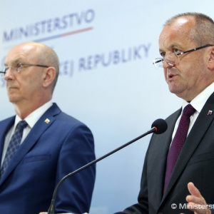 Ministerstvo obrany sa ohadzuje voči domnienkam poslanca Krajniaka, žiada ho o dôkazy, v opačnom prípade podá trestné oznámenie