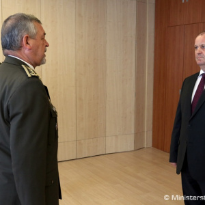 Minister Gajdoš ocenil profesionálneho vojaka, ktorý zachránil život 11-ročnému chlapcovi