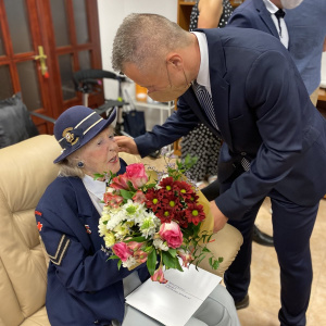 M. Majer zablahoželal A. Domanovej k 95. narodeninám (6)