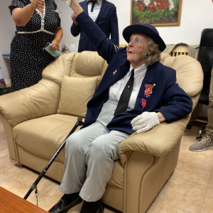 M. Majer zablahoželal A. Domanovej k 95. narodeninám (7)