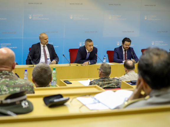 Brífing _vojenský diplomatický zbor_MO SR (4)