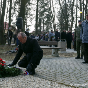Minister obrany P. Gajdoš si v Novákoch pripomenul výročie tragickej udalosti vo Vojenskom opravárenskom podniku