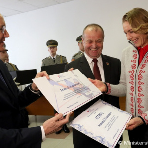 Minister Gajdoš odovzdal zlatej Anastasii Kuzminovej sľúbené prekvapenie, s celou rodinou si oddýchne v kúpeľoch