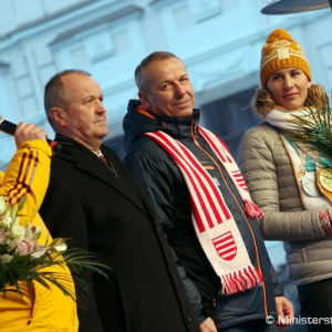 Minister Gajdoš odovzdal zlatej Anastasii Kuzminovej sľúbené prekvapenie, s celou rodinou si oddýchne v kúpeľoch
