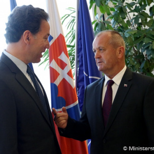 Minister Gajdoš rokoval s americkým veľvyslancom A. Sterlingom