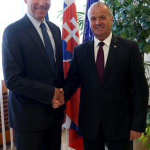Minister Gajdoš rokoval s americkým veľvyslancom A. Sterlingom