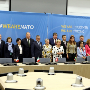 Slovensko sa zapojí do projektu NATO v oblasti obstarávania a skladovania presne riadenej munície