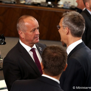 Slovensko sa zapojí do projektu NATO v oblasti obstarávania a skladovania presne riadenej munície