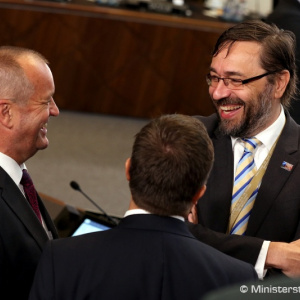 Slovensko sa zapojí do projektu NATO v oblasti obstarávania a skladovania presne riadenej munície