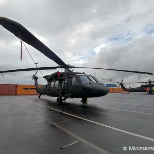 Do výzbroje ozbrojených síl pribudli ďalšie dva vrtuľníky UH-60M Black Hawk