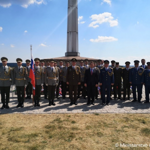 Slovenská delegácia si vo Francúzsku pripomenula 100. výročie odovzdania bojovej zástavy 21. čs. streleckému pluku a prísahy čs. legionárov