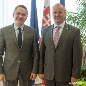 Minister P. Gajdoš rokoval s francúzskym veľvyslancom Ch. Leonzim