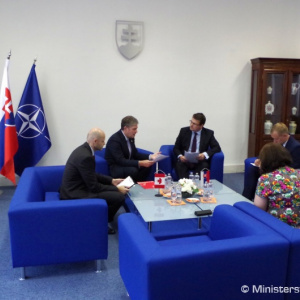 S Kanadou o spolupráci v eFP i o deťoch v ozbrojených konfliktoch