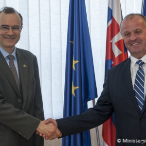 Minister Gajdoš rokoval s brazílskym veľvyslancom Luisom A. B. Carneirom