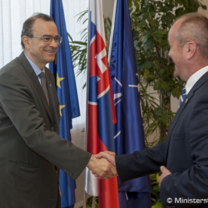 Minister Gajdoš rokoval s brazílskym veľvyslancom Luisom A. B. Carneirom