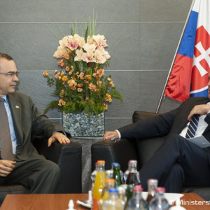 Minister Gajdoš rokoval s brazílskym veľvyslancom Luisom A. B. Carneirom