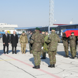 Vládny špeciál priviezol z Bosny a Hercegoviny telo zosnulého slovenského vojaka
