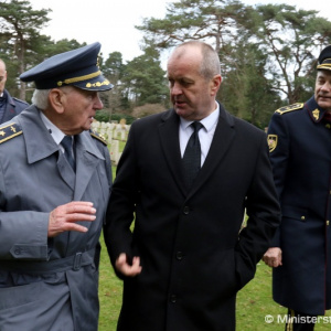 Legende boja proti fašizmu generálmajorovi Schwarzovi prišiel na poslednú rozlúčku vzdať hold aj minister Gajdoš