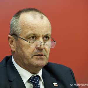 P. Gajdoš: Obrana a bezpečnosť nemôžu byť predmetom politického súboja