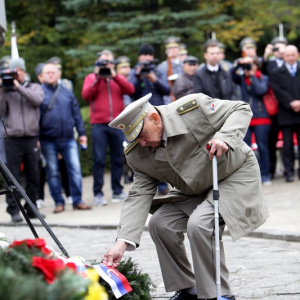 Minister Gajdoš vzdal úctu hrdinom Karpatsko-duklianskej operácie