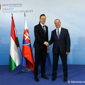 Minister P. Gajdoš rokoval s maďarským ministrom zahraničných vecí a obchodu P. Szijjártóm