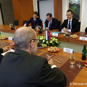 Minister P. Gajdoš rokoval s maďarským ministrom zahraničných vecí a obchodu P. Szijjártóm