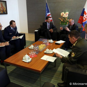 Minister Gajdoš rokoval s americkým veľvyslancom A. Sterlingom