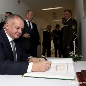 Prezident A. Kiska sa stretol s predstaviteľmi ministerstva obrany a ozbrojených síl