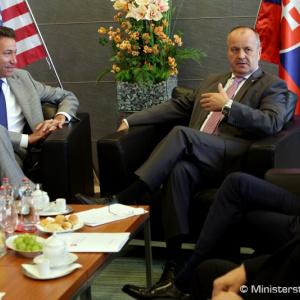 Minister P. Gajdoš rokoval s americkým veľvyslancom A. Sterlingom