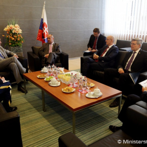 Minister P. Gajdoš rokoval s americkým veľvyslancom A. Sterlingom