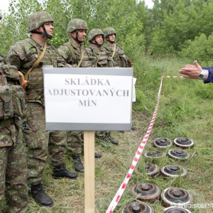 Vojaci aktívnych záloh sa v Seredi pripravujú na pomoc pri riešení krízových situácií