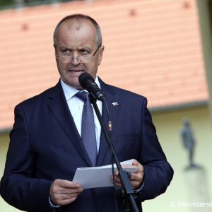 Minister Gajdoš si v obci Košariská pripomenul 137. výročie narodenia generála Štefánika