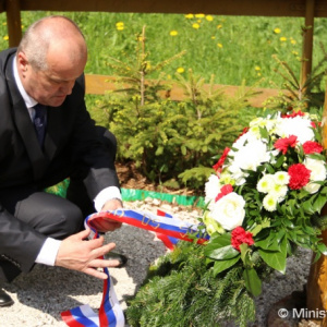 Minister Gajdoš si pod Muránskym hradom uctil pamiatku obetí 2. svetovej vojny