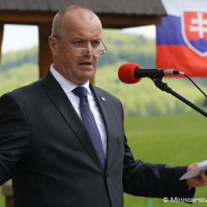 Minister Gajdoš si pod Muránskym hradom uctil pamiatku obetí 2. svetovej vojny