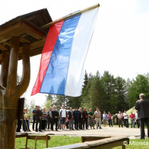Minister Gajdoš si pod Muránskym hradom uctil pamiatku obetí 2. svetovej vojny
