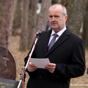 Minister Gajdoš si v Novákoch pripomenul 10. výročie  tragickej udalosti vo vojenskom opravárenskom podniku